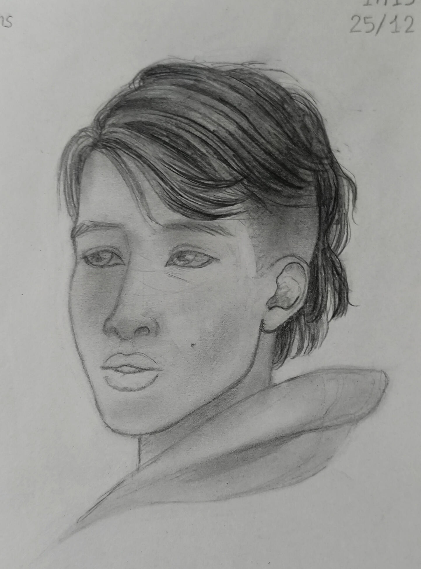 Visage : crayons gris